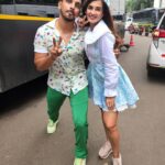 Shiny Doshi Instagram - Dont forget to watch us on #ravivaarwithstarparivaar this Sunday. Fun times with @kanwardhillon_ Styling @harshalds Hair by @nisha_hairstylistt #pandyastore #dhara #shiva #ravivaarwithstarparivaar #bachpan #kids #funtimes #starplus #starpariwar #shinydoshi Dadasaheb Phalke Chitranagari FILMCITY Goregaon East Mumbai