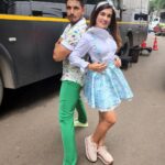 Shiny Doshi Instagram - Dont forget to watch us on #ravivaarwithstarparivaar this Sunday. Fun times with @kanwardhillon_ Styling @harshalds Hair by @nisha_hairstylistt #pandyastore #dhara #shiva #ravivaarwithstarparivaar #bachpan #kids #funtimes #starplus #starpariwar #shinydoshi Dadasaheb Phalke Chitranagari FILMCITY Goregaon East Mumbai