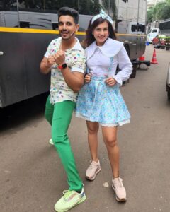 Shiny Doshi Instagram - Dont forget to watch us on #ravivaarwithstarparivaar this Sunday.
Fun times with @kanwardhillon_ 

Styling @harshalds 
Hair by @nisha_hairstylistt 

#pandyastore #dhara #shiva #ravivaarwithstarparivaar #bachpan #kids #funtimes #starplus #starpariwar #shinydoshi