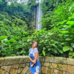 Shiny Doshi Instagram - It's absolutely the most magical place ✨️ #Singapore #birds #waterfalls #naturelover #Beauty #reelsinstagram #shinydoshi Jurong Bird Park