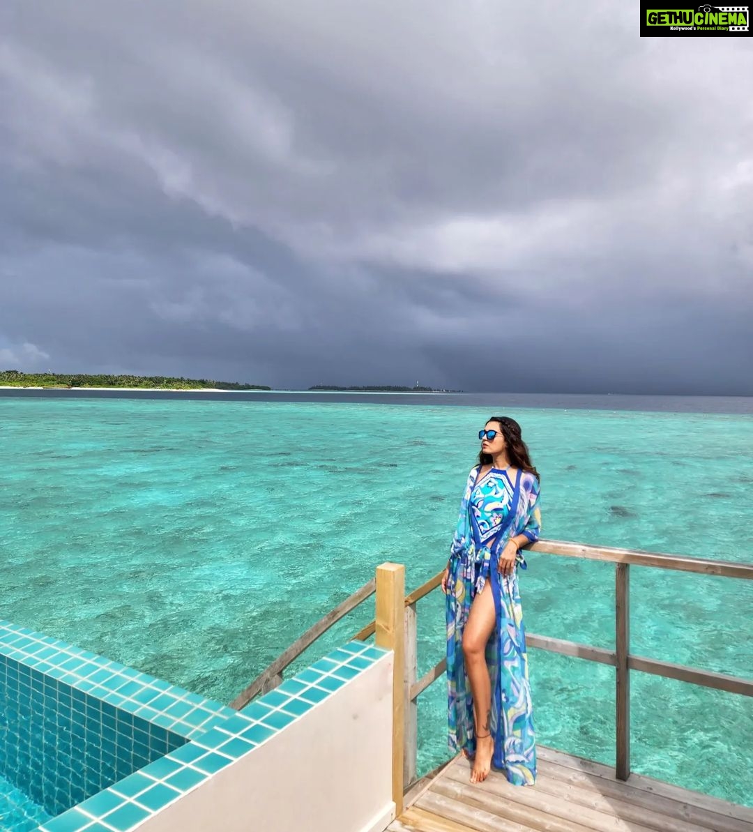 Shiny Doshi Instagram - An unforgettable stay at @finolhu_maldives comes to an end. This island resort has all the beauty with its barefoot chic vibe. The luxurious rooms here are beautifully designed and I recommend everyone should come and spend their good times here. Walked all around the sandbar, went snorkeling in the sea, spent lazy afternoons on the beach and now am taking all the memories back home. Home is where the heart is but am leaving a piece of me here to return soon.π A big thank you to the staff @finolhu_maldives for making this trip exciting and memorable. Thank you Rona for planning the best itenary for us. We are overwhelmed. #finolhubaaatoll #finohlu #finohlumaldives #vibrantfinohlu #islandplayground #barefootchic #unwindatfinohlu #seasidecollection #maldives #shinydoshi #lavshines Finolhu Baa Atoll