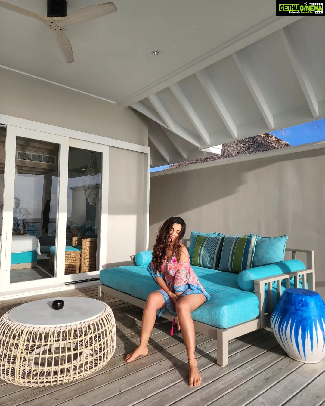 Shiny Doshi Instagram - Landed at the most fabulous island in Maldives. Have found my peace @finolhu_maldives ❤️ #finolhubaaatoll #finohlu #finohlumaldives #vibrantfinohlu #islandplayground #barefootchic #unwindatfinohlu #seasidecollection #maldives #anniversarytrip #shinydoshi #lavshines Finolhu Baa Atoll