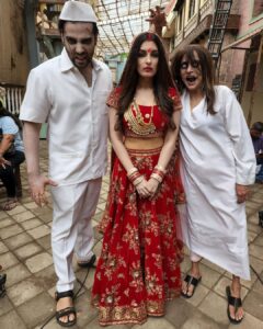 Shiny Doshi Instagram - ☠️ Bhootiya pariwaar ☠️ #pandyastore #wardboy #loteridulhan #patient #comingsoon #funnysequence Dadasaheb Phalke Chitranagari FILMCITY Goregaon East Mumbai