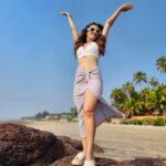 Shiny Doshi Instagram - Don't let anyone dim your light, Shine brighter ✨️ 💛 #shiny #shiny #shine #brighter #love #light #happiness #grateful #shinydoshi Goa