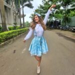 Shiny Doshi Instagram - It's fun being a kid 😉 #ravivaarwithstarparivaar Styled by @harshalds #pandyastore #funtimes #bachpan #theme #shooting #happyhappyme #shinydoshi Dadasaheb Phalke Chitranagari FILMCITY Goregaon East Mumbai
