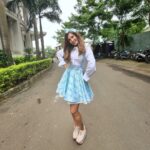 Shiny Doshi Instagram - It's fun being a kid 😉 #ravivaarwithstarparivaar Styled by @harshalds #pandyastore #funtimes #bachpan #theme #shooting #happyhappyme #shinydoshi Dadasaheb Phalke Chitranagari FILMCITY Goregaon East Mumbai