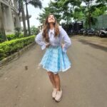 Shiny Doshi Instagram - It's fun being a kid 😉 #ravivaarwithstarparivaar Styled by @harshalds #pandyastore #funtimes #bachpan #theme #shooting #happyhappyme #shinydoshi Dadasaheb Phalke Chitranagari FILMCITY Goregaon East Mumbai