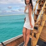 Shiny Doshi Instagram – Smell the sea and feel the sky, Let your spirit and soul fly 🌊 

#ocean #sky #beachlife #islandlife #maldives #happysunday #goodvibes #naturelovers #whitedress #mykindaplace #instatravel #instalove #instagram #shinydoshi #lavshines Finolhu Baa Atoll