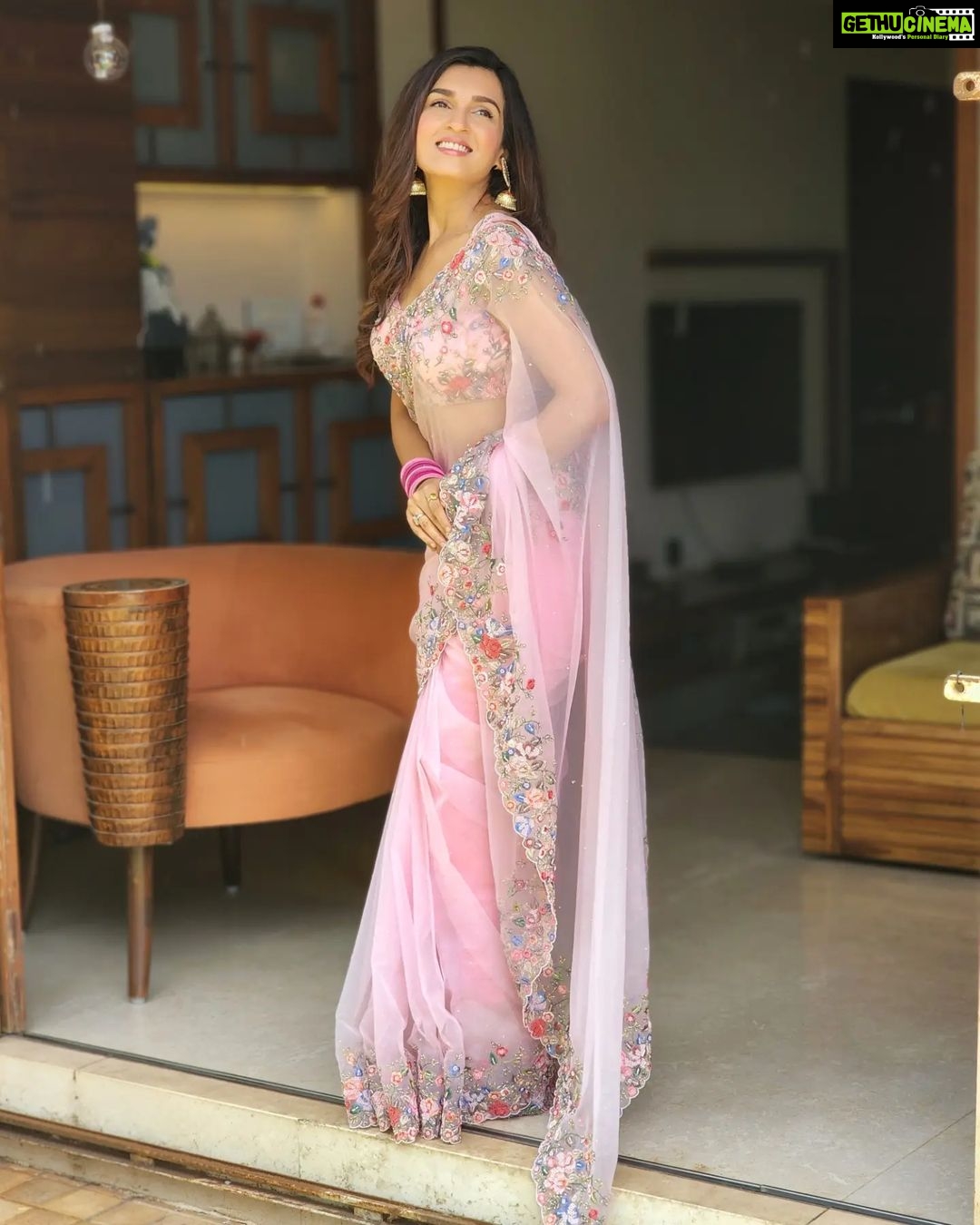 Shiny Doshi Instagram - It's SHOW TIME Guys😉 Let your outfit scream perfection. Got this amazing fit from #KALKICarnivalSale. LIVE NOW from 16th June. Shop till you drop with deals of up to 50% OFF on 1000+ styles 🥳✨ @kalkifashion Shop now on www.kalkifashion.com and Santacruz store. . #KALKI #Kalkifashion #kalkicarnivalsale #Kalkioutfits #traditional #fusion #sarees #jumpsuit #lehengas #kurtas #kalkifashion #kalkicarnivalsale #kalkisale2022 #shinydoshi Home Sweet Home