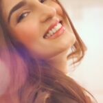 Shiny Doshi Instagram - 💛 Styled by @desai6343 Shot by @abhay_r_kirti #raviwaarwithstarparivaar #pandyastore #trendingreels #reelitfeelit #shinydoshi