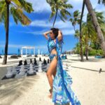 Shiny Doshi Instagram - Dance with the waves, move with the sea. Let the rhythm of the water set your soul free ⛱️ #beachlife #ocean #peace #blue #water #dancing #waves #islandgirl #forever #oceancravings