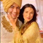 Shiny Doshi Instagram - Reality 🤪 . . . . . . #behindthescenes #reelitfeelit #reelkarofeelkaro #reels #trendingreels #friends #family #wedding #indianwedding #pandyastore #starplus Mumbai, Maharashtra