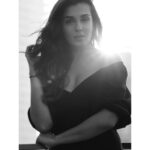 Shiny Doshi Instagram - 🖤🤍