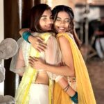 Shiny Doshi Instagram - I was quite innocent untill I met her🤪 #crazyus #fun #set #actors #pandyastore #starplus #trending #prettygirls #inspire #goodsouls #positivevibes #trendingpeople #follow #pandyastore #simranbudharup #shinydoshi