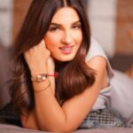 Shiny Doshi Instagram - Accentuate your style with @danielwellington ❤ Find everything you need to accessorize your looks this season. You can use my code It's SHINY15 to avail 15% off. #DanielWellington #Collaboration 📸 @abhay_r_kirti