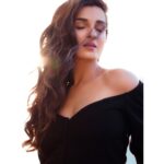 Shiny Doshi Instagram - Close your eyes for a moment and feel the love that surrounds you ❤ Editing by @abhay_r_kirti #love #postivevibes #happiness #contentment #happyface #feelings #happyvibes #shinydoshi