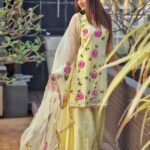 Shiny Doshi Instagram - Wearing this gorgeous outfit from @aachho x @neelangi_johari . . . . #indianwear #traditional #loveforindianwear #suit #shararasuit #indiangirls #festivewear #festivevibes
