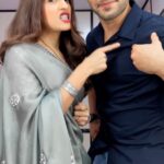 Shiny Doshi Instagram - ये सब काल्पनिक है इसका वास्तविकता से कोई संबंध नही है| 😅 #bts #funnyreels #funnyvideos #trendingreels #pandyastore मुम्बई फ़िल्म सिटी