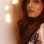 Shiny Doshi Instagram - 🤍Gehraiyaan🤍 Shot by @abhay_r_kirti 💖 . . . . . #gehraiyaan #reelsinstagram #reelkarofeelkaro #trendingreels #trendingsongs #instagramreels #instadaily #shinydoshi