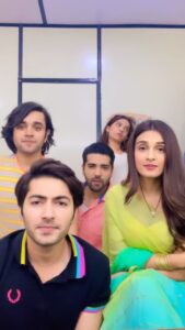 Shiny Doshi Instagram - manga lijiye... 😋 #bts #pandyastore #kinshukmahajan #shinydoshi #akshaykharodia #simranbudharup #mohitparmar #starplus #tvshow #tvseries #funnyvideos #funnyreels मुम्बई फ़िल्म सिटी
