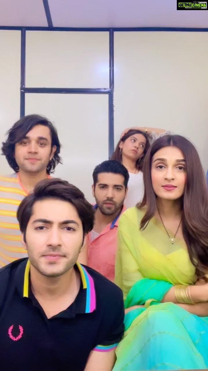 Shiny Doshi Instagram - manga lijiye... 😋 #bts #pandyastore #kinshukmahajan #shinydoshi #akshaykharodia #simranbudharup #mohitparmar #starplus #tvshow #tvseries #funnyvideos #funnyreels मुम्बई फ़िल्म सिटी