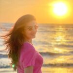 Shiny Doshi Instagram – That beauty on the horizon ✨️ 
#sunset 

📷 @anusoru 💞

#colors #sky #sand #sunsetlover #wind #nature #grateful #gratitude #shinydoshi