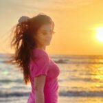 Shiny Doshi Instagram – That beauty on the horizon ✨️ 
#sunset 

📷 @anusoru 💞

#colors #sky #sand #sunsetlover #wind #nature #grateful #gratitude #shinydoshi