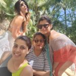 Shiny Doshi Instagram - This is how our weekend looks like 💗 #weekend #vibes #friendslikefamily #memories #bestpeople #funtime #us #grateful #shinydoshi Alibaugh