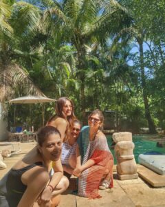 Shiny Doshi Instagram - This is how our weekend looks like 💗 #weekend #vibes #friendslikefamily #memories #bestpeople #funtime #us #grateful #shinydoshi Alibaugh
