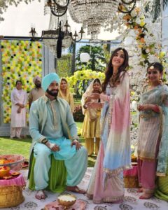 Shiny Doshi Instagram - It was lovely shooting with team Teri meri doriyaann🩷 

Saree made by my @desai6343 🩷

#pandyastore #terimeridoriyaann #integration