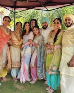 Shiny Doshi Instagram - It was lovely shooting with team Teri meri doriyaann🩷 

Saree made by my @desai6343 🩷

#pandyastore #terimeridoriyaann #integration