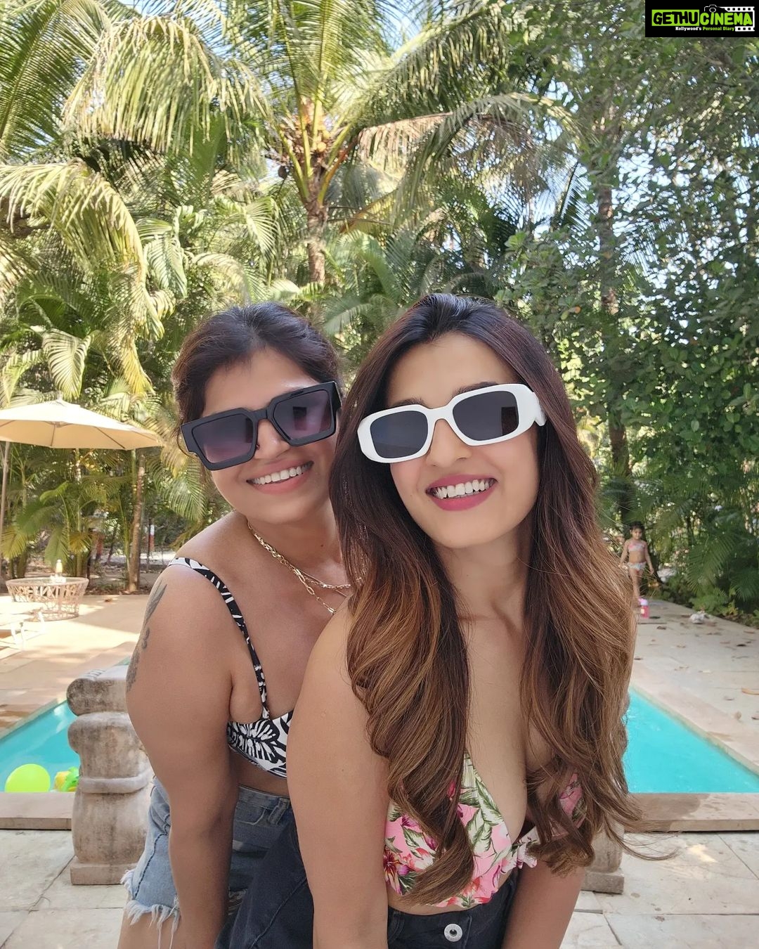 Shiny Doshi Instagram - We're celebrating my best friends birthday with my fav people. And we're doing it in style 😎 🥳❤️ Happy birthday @nidhikurda 🤗😘 #myconstant #birthday #celebration #birthdaygirl #alibaug #dairies #happy #faces #dayout #us Alibaugh