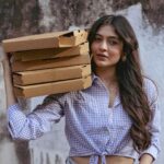 Shivangi Khedkar Instagram – For her it was “Love at first slice”

#pizza #pizzamargherita Pune City