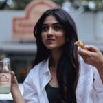 Shivangi Khedkar Instagram – Operator – What’s your emergency?
Shivangi – Help!! I cant stop eating pizza 🍕.
.
.
.
#pizza #pizzamargherita #pizzanapoletana Pune City