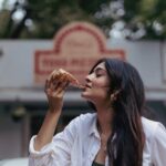 Shivangi Khedkar Instagram - Two of our absolute favourites in one frame ❤️. Call/Whatsapp us on 7558651265 or Drop us a DM. . . . #pizza #margheritapizza #nepolitanpizza Pune City