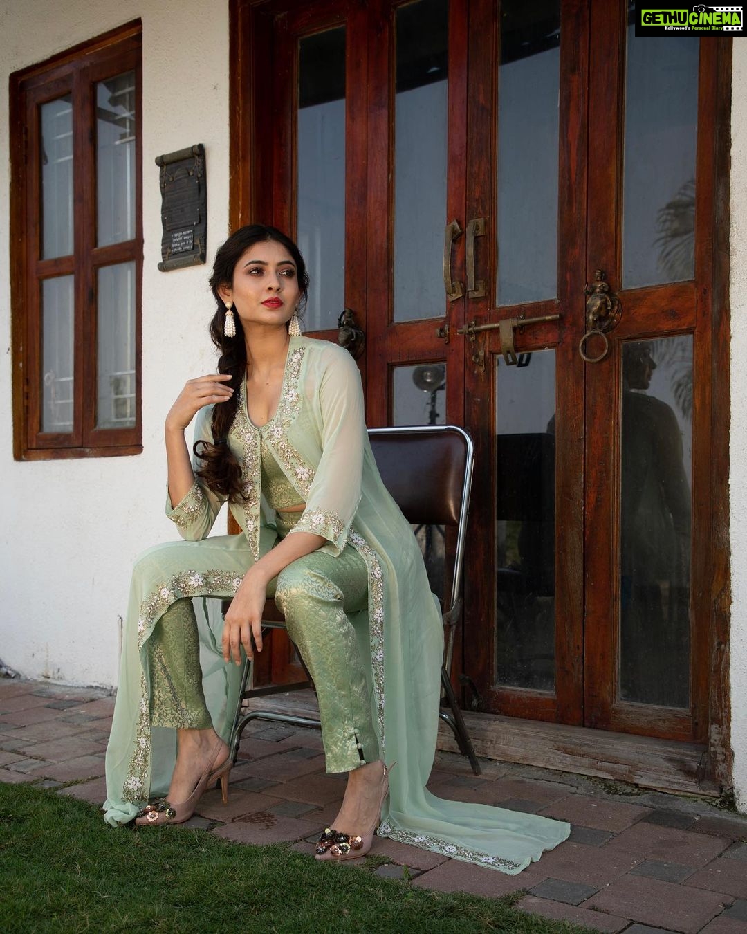 Shivangi Khedkar Instagram - Keeping it simple 🤌🏻 . . . Styled by @tanazfatima Outfit @mona_tfc Makeup @muatriveni