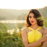 Shivangi Khedkar Instagram - 🌼 . . . Makeup by @muatriveni Shot by @saniasadhale Photography team @khushal_tilloo_photo @kaus_tube @netraphotography Retouched by @sudarshanmhaskar #photoshoot #sun #me #dreamland