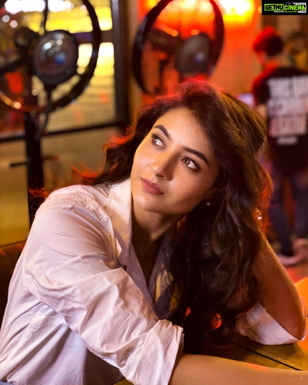Shivangi Khedkar Instagram - Am I lost in thoughts 💭 or are thoughts lost in me ? . . . P.C : @saiketanrao #moody #foody #me