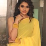 Shivangi Khedkar Instagram – 🍋 
#pallavi #newshade #mehendihairachnewali 
@starplus 
5.30pm 
Mon to Sat