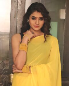 Shivangi Khedkar Instagram - 🍋 
#pallavi #newshade #mehendihairachnewali 
@starplus 
5.30pm 
Mon to Sat