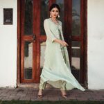 Shivangi Khedkar Instagram - Keeping it simple 🤌🏻 . . . Styled by @tanazfatima Outfit @mona_tfc Makeup @muatriveni