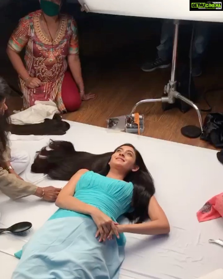 Shivangi Khedkar Instagram - Hello shiny hair ! For @parachute_advansed Photography: @ashayk Hair: @mili_fernandes25 Styling: @sayali_angachekar Makeup: @unaid_ansari . . . #hairoil #brand #shoot #printshoot #bts #photoshoot #photooftheday #ad