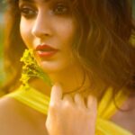 Shivangi Khedkar Instagram - Hello sunshine ☀️ . . . Makeup by @muatriveni Shot by @saniasadhale Photography team @khushal_tilloo_photo @kaus_tube @netraphotography Retouched by @sudarshanmhaskar #sparkle #sunshine #loverofyellow