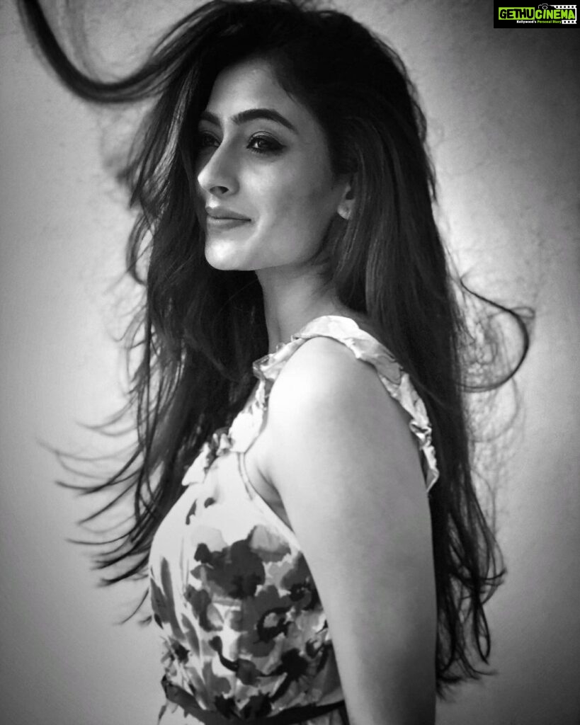 Shivangi Khedkar Instagram - 🖤🤍