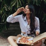 Shivangi Khedkar Instagram – For her it was “Love at first slice”

#pizza #pizzamargherita Pune City