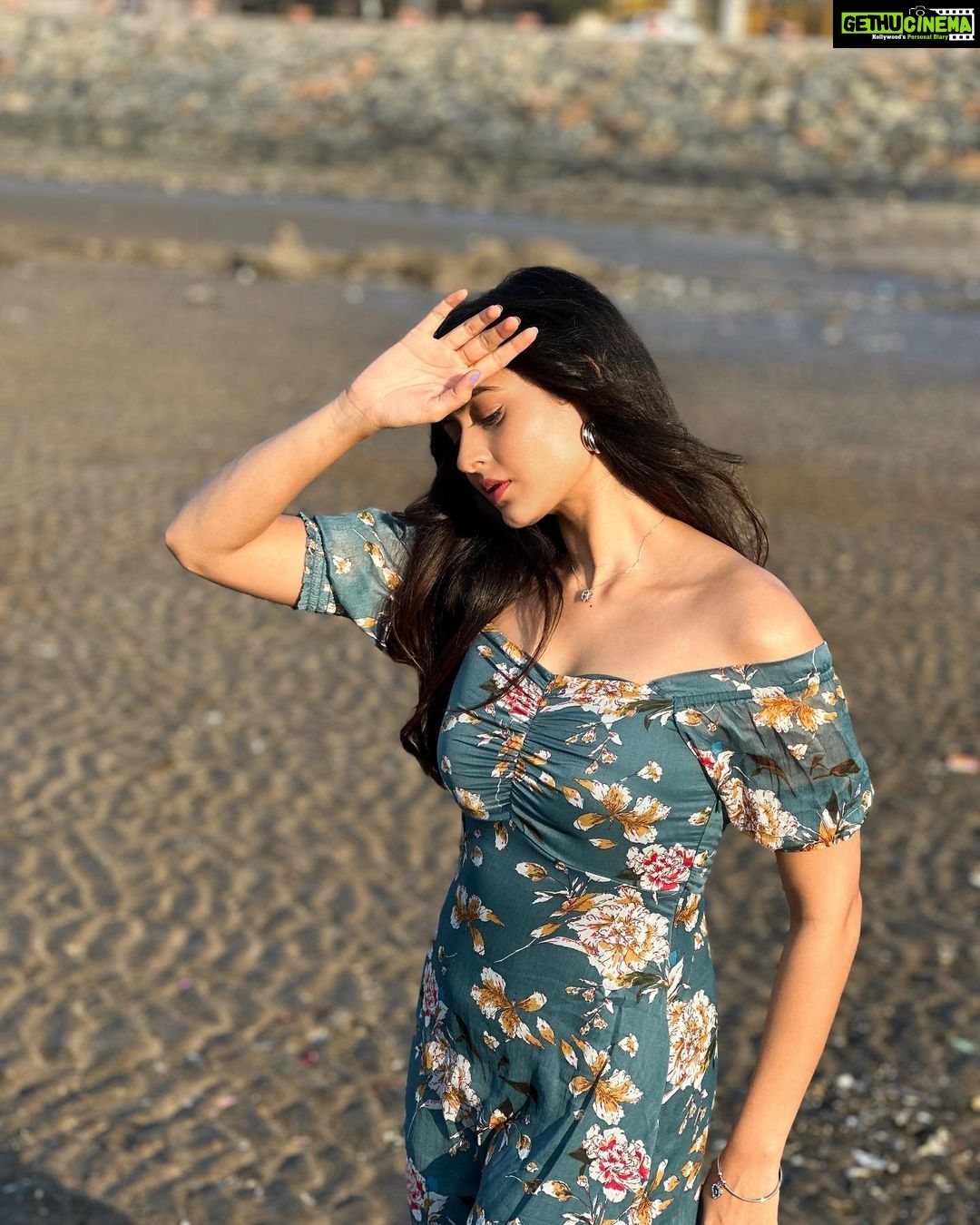 Shivangi Khedkar Instagram - Today I trust that just "being" is enough. Rather than making myself crazy and tired by trying to figure out the answer, or see the picture, or work out how it will all work out. I choose, instead, to focus my energy on staying present enjoying each moment as it presents itself. I open my eyes to life, as it is, right now. #beinginthemoment #sunkissed #beach #sand #love #choosejoy
