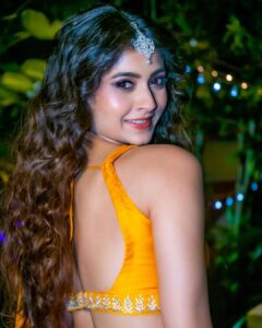 Shivangi Khedkar Instagram - Saree 🧡 not Sorry! 
🪔 Diwali 🪔 
.
.
.
Mua: @muatriveni 
#diwali #saree #sareekadukan 
#festival #mystylediary