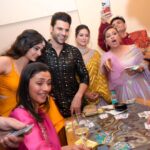 Shivangi Khedkar Instagram - Diwali well spent at @sandiipsikcand @veenaasikcand 🪔 #diwali #festivevibes #friends #family #photooftheday #photodump