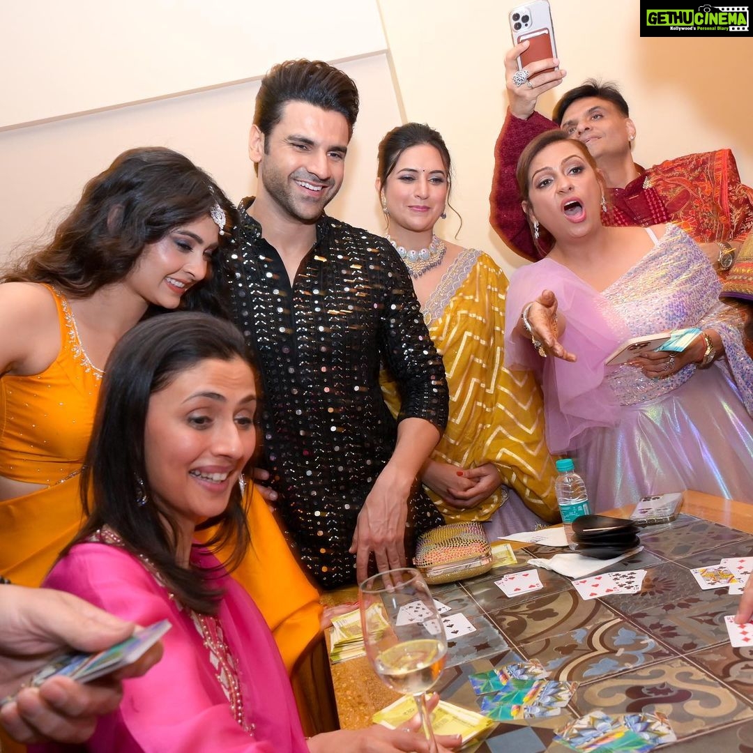 Shivangi Khedkar Instagram - Diwali well spent at @sandiipsikcand @veenaasikcand 🪔 #diwali #festivevibes #friends #family #photooftheday #photodump