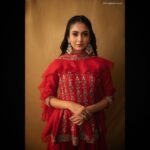 Shivangi Khedkar Instagram – I’m nicer when
 I like my outfit ❤️
💄: @jui_themakeupartist 
📸: @gauravmorgaonkar_ 
#ganpati #festival #indianness